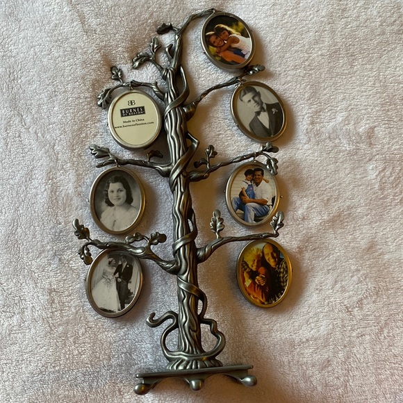 Burnes of Boston Family Tree
Stand 14 Photo Picture Frame new not box. #7 - Picture 2 of 5